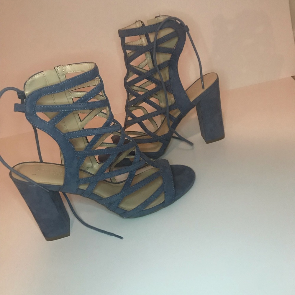 Heels - Picture 2 of 4